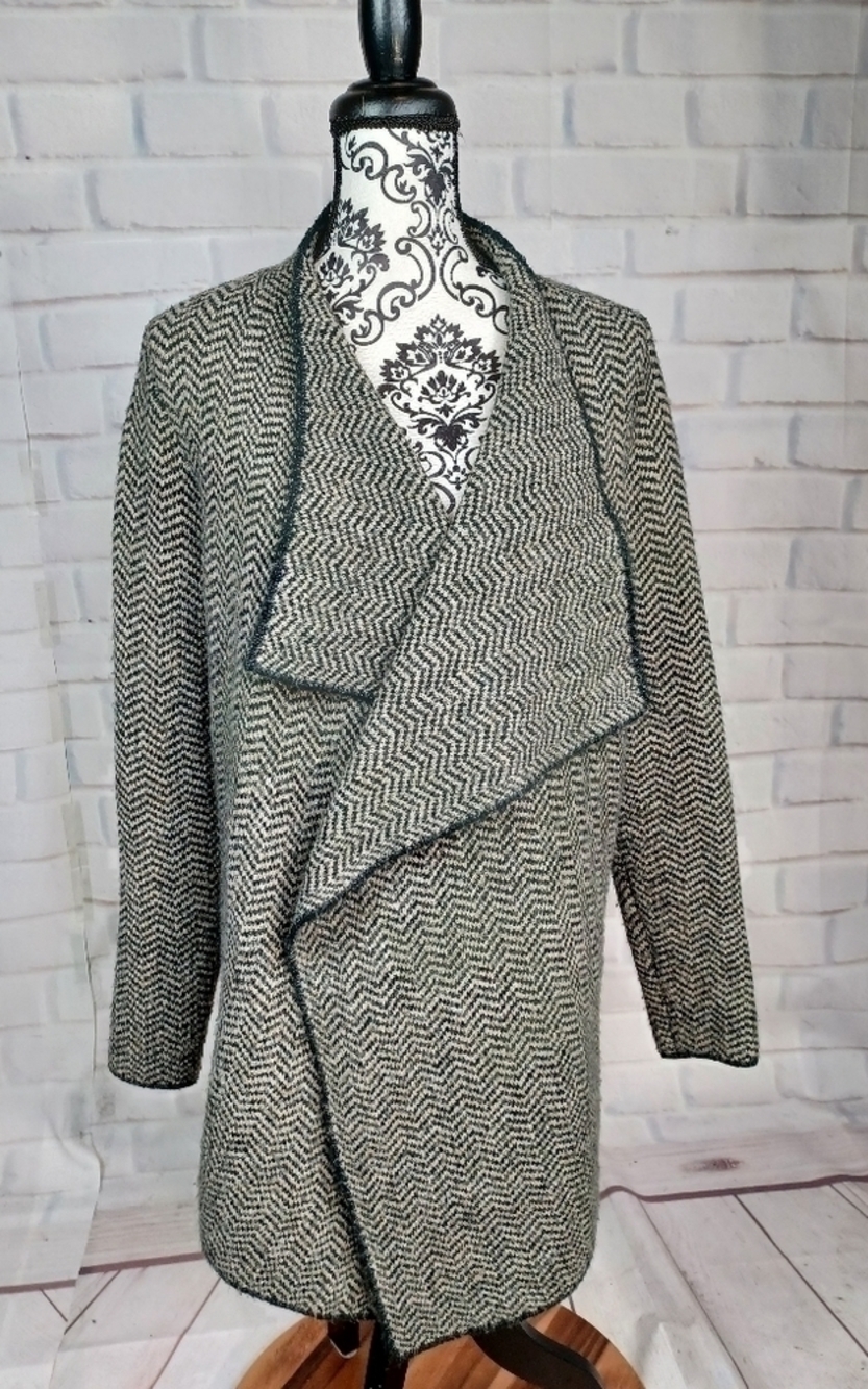 Torrid women's open front long sleeve cardigan geo print size 2 stretch knit b15
